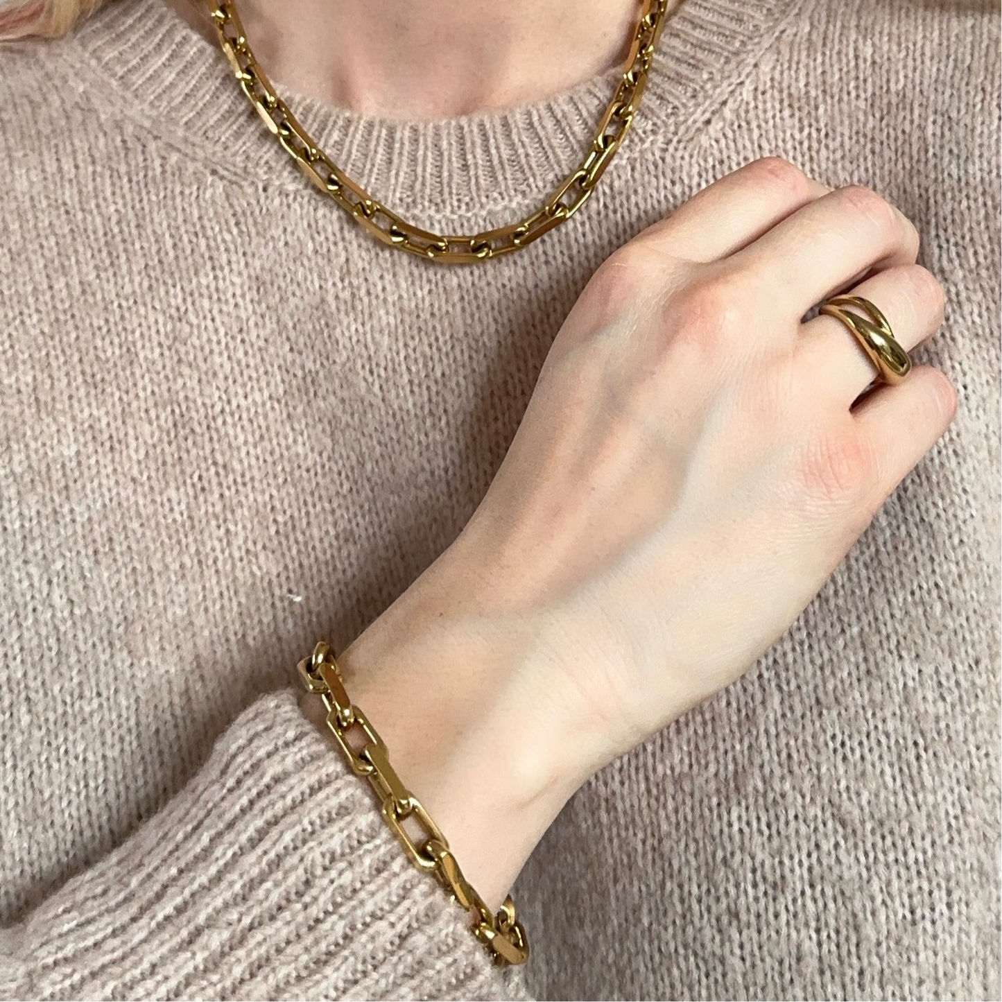 CHAIN NECKLACE