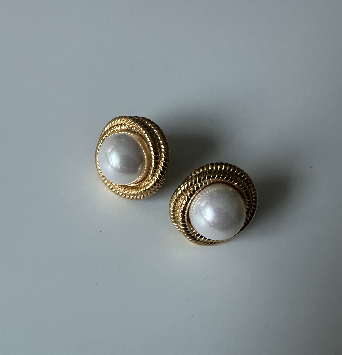 PEARL WHITE